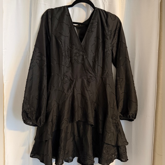 Black Textured Wrap Mini Dress NOLA Boutique Tiered Hem L - Picture 2 of 15